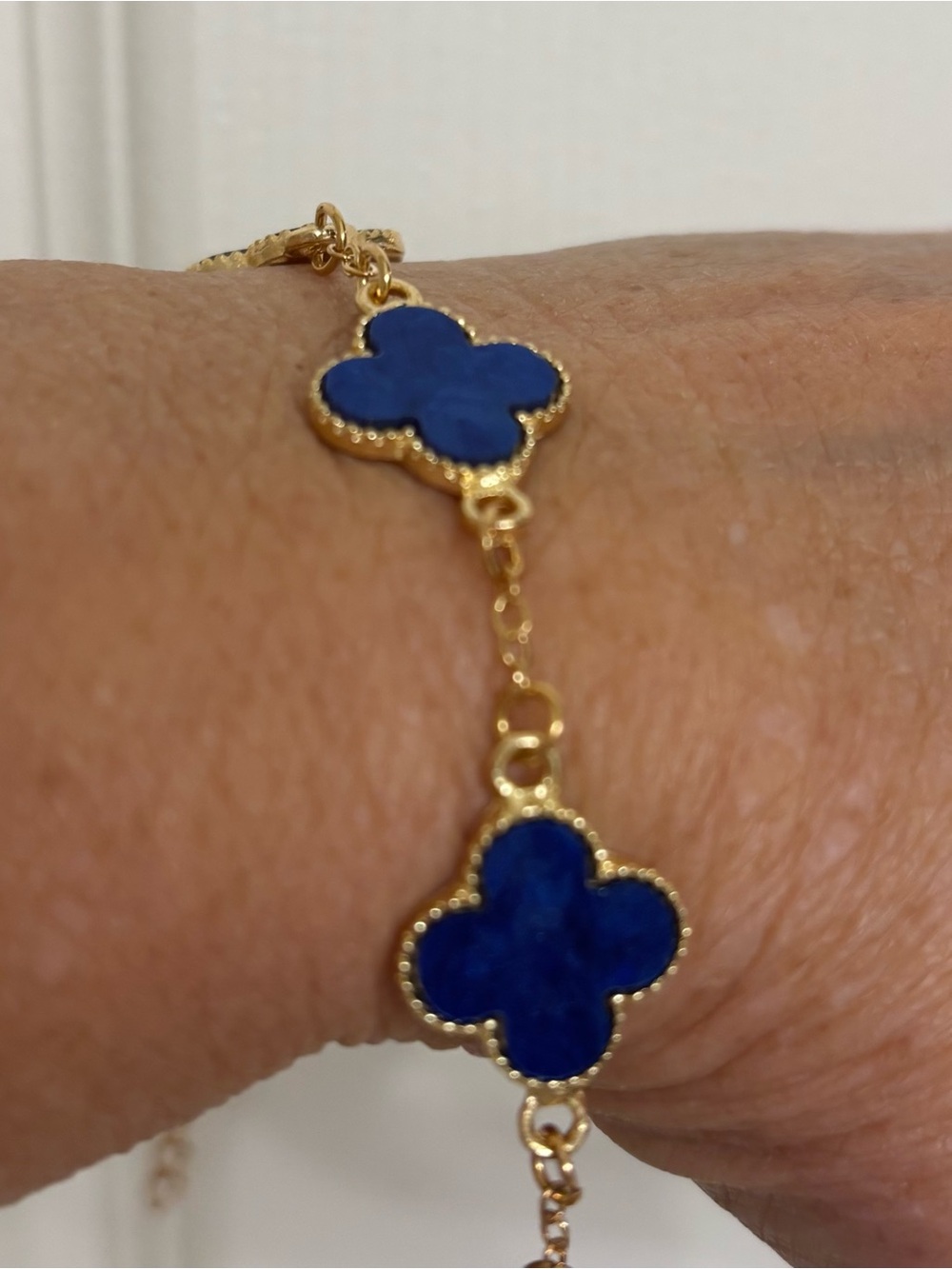 Blue enamel clover bracelet - Picture 3 of 3